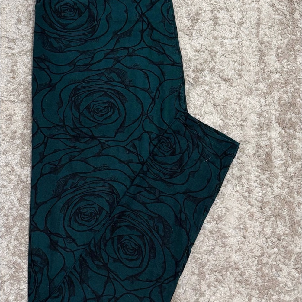 Lularoe Stencil Rose Patterned Leggings